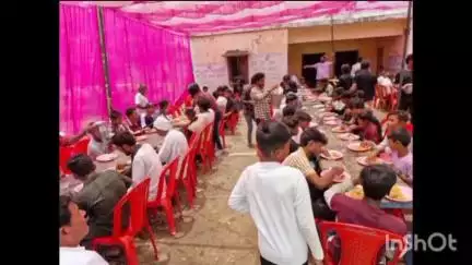 उतरौला: सादुल्लाहनगर (बलरामपुर) के अलाउददीनपुर में लंगर-ए-हुसैन का आयोजन रविवार को हुआ, जो हिंदू-मुस्लिम एकता की सहभागिता है