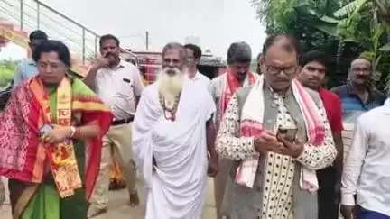 ଯାଜପୁର: ବିଂଝାରପୁର ସ୍ଥିତ ବାବା ବରୁଣେଶ୍ୱର ମନ୍ଦିରକୁ ସାଂସଦଙ୍କ ଗସ୍ତ,ପ୍ରଭୁ ବରୁଣେଶ୍ୱରଙ୍କ ନେଲେ ଆଶିଷ