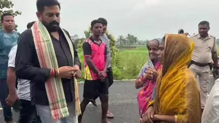 ଧର୍ମଶାଳା: ଦୁର୍ଗାପୁର ଗ୍ରାମରେ ଶୋକସନ୍ତପ୍ତ ପରିବାର ବର୍ଗଙ୍କୁ ସାନ୍ତନା ଦେଲେ ଧର୍ମଶାଳା ବିଧାୟକ ହିମାଂଶୁ ଶେଖର ସାହୁ