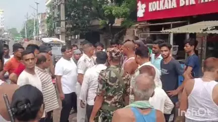 मुंगेर: आपसी विवाद में दो लोग भिड़े, मौके पर पहुंची डायल 112 पुलिस मामले की जांच कर रही है