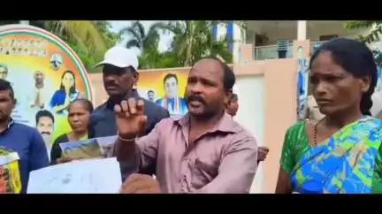 బెల్లంపల్లి: బెల్లంపల్లి MLA క్యాంపు కార్యాలయం ఎదుట నేన్నల్ మండల రైతులు పెట్రోల్ బాటిల్ తో ఆత్మహత్యయత్నం అడ్డుకున్న పోలీసులు