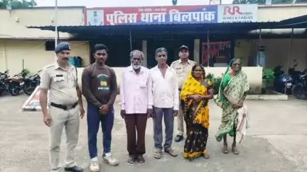 रतलाम: बिलपांक पुलिस ने सूरत से भटके मानसिक विक्षिप्त व्यक्ति को रतलाम में परिजनों से मिलाया
