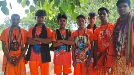 ଦିଗପହଣ୍ଡି: ରାତି ପାହିଲେ ଶ୍ରାବଣ ମାସର ପ୍ରଥମ ସୋମବାର ଦିଗପହଣ୍ଡି ରେ ବୋଲବମ ଭକ୍ତଙ୍କ ଯାତ୍ରା ଆରମ୍ଭ  ।