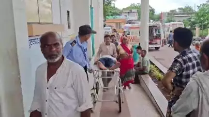 छतरपुर नगर: चौका के पास दो बाइकों की भिड़ंत में दो लोग घायल, जिला अस्पताल में भर्ती