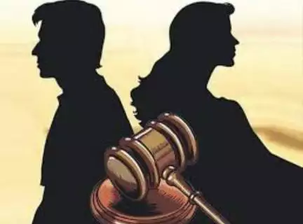 पति ने पत्नी से तलाक के बाद मनाया जश्न, कई लीटर दूध से किया स्नान
