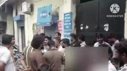 पानीपत: पानीपत के बरसत रोड पर झोलाछाप डॉक्टर पर बच्चियों से छेड़खानी का आरोप