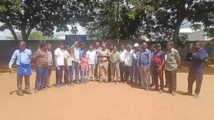 ಚಾಮರಾಜನಗರ: ನಗರದಲ್ಲಿ ಕಾರ್ಯನಿರತ ಪತ್ರಕರ್ತರ ಸಂಘದ ವಾರ್ಷಿಕ ಕ್ರೀಡಾಕೂಟಕ್ಕೆ ಡಿವೈಎಸ್ ಪಿ ಲಕ್ಷ್ಮಯ್ಯಯಿಂದ ಚಾಲನೆ