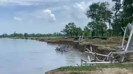চাবুৱা: ৰহমৰীয়াত ব্ৰহ্মপুত্ৰৰ ভয়ানক খহনীয়া, ব্ৰহ্মপুত্ৰই খহাই নিলে কোটিটকীয়া জিঅ’ বেগৰ মথাউৰি #jansamasya