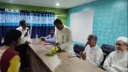 কালনা ১: প্রাথমিক বিদ্যালয়ের বিভিন্ন সমস্যা নিয়ে জনপ্রতিনিধি ও স্কুলের D.I, S.I দের নিয়ে বিশেষ বৈঠক, হাজির রাজ্যের দুই মন্ত্রী