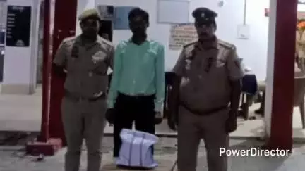 पटियाली: सिढपुरा थाना पुलिस ने मोहनपुर रोड से 18 पव्वा अवैध देशी अंगूरी शराब के साथ 1 अभियुक्त को किया गिरफ्तार