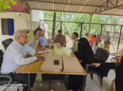 मऊ: बकवल स्थित एसपी ऑफिस में महिला ऐच्छिक ब्यूरो की बैठक हुई, तीन दंपति साथ रहने के लिए हुए राजी