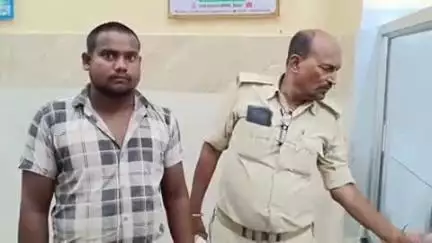 सिलाव: नालंदा थाना पुलिस ने ताजू बिगहा गांव में छापा मारकर 15 लीटर शराब के साथ एक व्यक्ति को किया गिरफ्तार