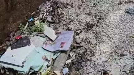*पत्थलगांव में शिक्षा व्यवस्था पर शर्मनाक हमला - शासकीय स्कूल में जलाई गईं सैकड़ों किताबें, प्रशासन मौन तमाशबीन!...*

जश