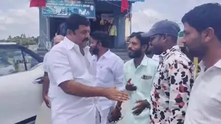 ஓசூர்: புக்கசாகரம் கிராமத்தில் மாற்றுக்கட்சியை சேர்ந்த 200க்கும் அதிகமானோர் எம்எல்ஏ முன்னிலையில் திமுகவில் இணைந்தனர்