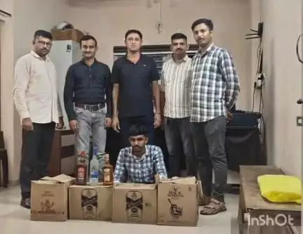 ખંભાળિયા: યોગેશ્વરનગરમાં મકાન માંથી અલગ અલગ બ્રાન્ડની ઇંગ્લીશ દારૂની બોટલો  સાથે કુલ કિ.રૂા.૫૯,૨૦૦/- ના મુદામાલ શોધી કાઢતી પોલીસ.