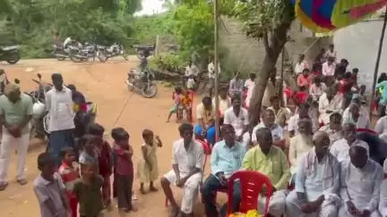ಶೋರಾಪುರ: ಗೌರವ ಡಾಕ್ಟರೇಟ್ ಪಡೆದ ರಮೇಶ್ ದೊರೆ ಆಲ್ದಾಳ ಅವರಿಗೆ ಆಲ್ದಾಳ ಗ್ರಾಮಸ್ಥರಿಂದ ಅಭಿನಂದನ ಹಾಗೂ ಸನ್ಮಾನ ಸಮಾರಂಭ