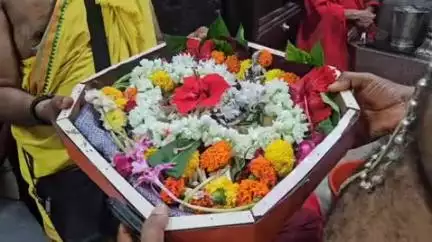करवीर: शिवरायांच्या पादुकांचे कोल्हापुरात आगमन ; अंबाबाई चरणी पादुकांचे पूजन