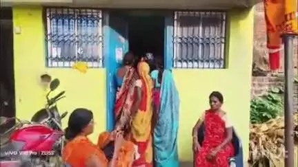 कुर्था: इब्राहिमपुर: सामाजिक सुरक्षा पेंशन के लिए मुखिया आवास पर उमड़ी महिलाओं की भीड़