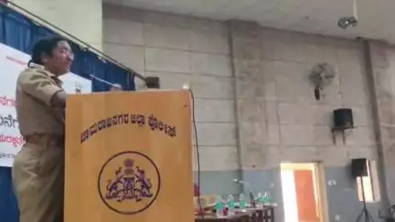 ಚಾಮರಾಜನಗರ: ಪೊಲೀಸರೇ ಸಮಸ್ಯೆ ಗುರುತಿಸಿ, ಪರಿಹಾರ ಒದಗಿಸಬೇಕು : ನಗರದಲ್ಲಿ ಎಸ್ಪಿ ಡಾ.ಬಿ.ಟಿ ಕವಿತಾ