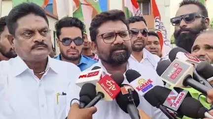 ନୂଆପଡା: ପୁଅ ବଦଳରେ ମାଁଙ୍କୁ ଇଞ୍ଜେକସନ ଦେବା ଘଟଣା, ଖଡ଼ିଆଳ ଉପଖଣ୍ଡ ଚିକିତ୍ସାଳୟରେ କଂଗ୍ରେସ୍ର ଧାରଣା; ପ୍ରତିକ୍ରିୟା ରଖିଲେ ଆବାହକ କମଳ ଚରଣ ତାଣ୍ଡି