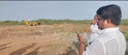 కనిగిరి: పట్టణంలోని గార్లపేట రోడ్డులో నూతనంగా నిర్మించిన విద్యుత్ సబ్స్టేషన్ పనులను పరిశీలించిన ఎమ్మెల్యే ఉగ్ర నరసింహారెడ్డి