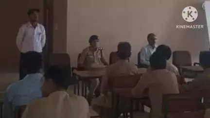 आगर: सांदीपनि विद्यालयों के चालक-परिचालकों को यातायात नियमों एवं सुरक्षा का प्रशिक्षण दिया गया