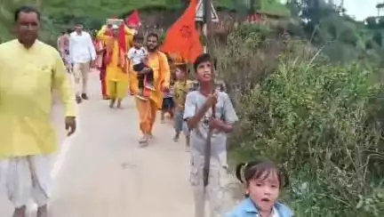 लोहाघाट के मानेश्वर धाम में भव्य कलश यात्रा के साथ श्रीमद् भागवत कथा का शुभारंभ 12 गांव के ग्रामीण हुए शामिल।