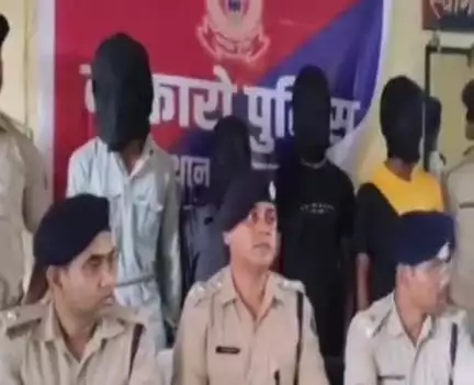 चास: बोकारो पुलिस ने 13 मोटरसाइकिल के साथ 4 चोरों को गिरफ्तार किया, हरला थाना में प्रेस वार्ता कर दी जानकारी