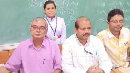 ନୟାଗଡ ସଦର: ଓଡ଼ିଶା ସଂଗୀତ ମହାବିଦ୍ୟାଳୟ ଭୁବନେଶ୍ୱର ପରିସର ରେ ସମଗ୍ର ରାଜ୍ୟ ର ବିତର୍କ ରେ ବିଜେତା ନୟାଗଡ଼ ର ସୁନା ଝିଅ ବିଶ୍ଵବିଜିତା