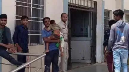 बोडला: ग्राम मक्के में बुलेट चालक ने एक बच्ची को मारी ठोकर, सिर में आई गंभीर चोट, जिला अस्पताल में कराया भर्ती