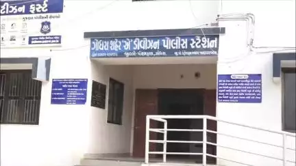 ગોધરા: પ્રભારોડ પર આવેલ વિઠ્ઠલનિવાસ હાઉસિંગ સોસાયટીમાં જુના ઝઘડાની અદાવતે એક ઈસમે એક વ્યક્તિ પર તલવાર વડે હુમલો કર્યો હતો