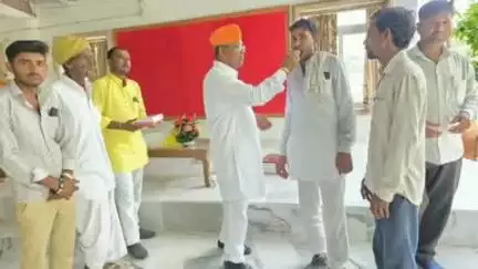बाड़मेर: जूना लखवारा, बाड़मेर गादान में नवीन पशु चिकित्सा उप केंद्र स्थापित करने पर ग्रामीणों ने चौहटन विधायक का किया स्वागत