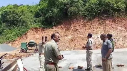 తుని రూరల్ లో జూదాలు పేకాటలు, గుండాటలు వంటి ఆటలపై పోలీసుల  ఫ్లై కెమెరాలతో పరివేక్షణ.. పాల్గొన్న సీఐ చెన్నకేశవరావు