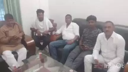 कुर्था: कुर्था डाक बंगला में राजद नेताओं ने तेजस्वी यादव के आगमन को लेकर तैयारी समिति की बैठक का किया आयोजन