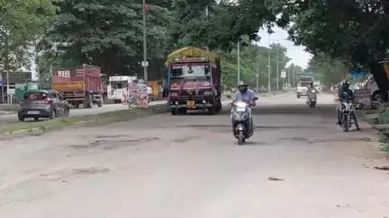 ತುಮಕೂರು: ನಗರದ ಶಿರಾ ಗೇಟ್ 80 ಅಡಿ ರಸ್ತೆಯಲ್ಲಿ ಗುಂಡಿಗಳದ್ದೇ ದರ್ಬಾರು! ಜರೂರು ಕಾಮಗಾರಿ ಕೈಗೆತ್ತಿಕೊಳ್ಳುವಂತೆ ಜನರ ಆಗ್ರಹ # local issue
