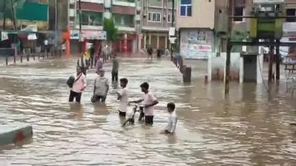 ऊपर वाले की तरफ से किया गया खार नाले का सफाई अभियान, लोगों को ईश्वर का धन्यवाद करना चाहिए thank you very much God💐💐
 S