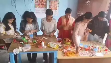 लोहाघाट:वैली क्रिएशन महिलाओं के लिए रोजगार का बना सशक्त माध्यम राखी तैयार कर ऑनलाइन बाजार में बेच रही है महिलाएं।