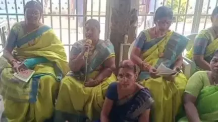 జమ్మికుంట: సకాలంలో వర్షాలు కురవాలని పట్టణంలోని శ్రీవిశ్వేశ్వర స్వామి దేవాలయంలో అన్నపూర్ణ విశాలక్ష్మి లలిత సహస్ర పారాయణం