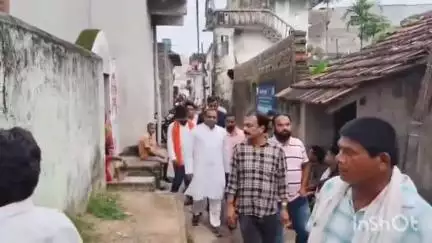 ବୀରମହାରାଜପୁର: ଦୁର୍ଘଟଣାରେ ପ୍ରାଣ ହରାଇଥିବା ବିନିକା ସହର ନୂଆପଡାର ମୃତ ଘୁଣ୍ଡୁଗୋପାଲ ମେହେରଙ୍କ ପରିବାରକୁ ଭେଟି ସମବେଦନା ଜଣାଇଲେ ବିଧାୟକ ରଘୁନାଥ ଜଗଦଲା