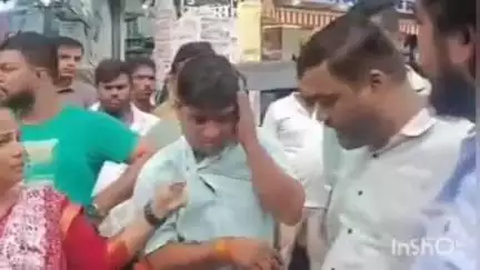 पालघर: विरार येथे त्या मुजोर परप्रांतीय रिक्षा चालकाला शिवसेना उद्धव ठाकरे पक्षाच्या पदाधिकारी कार्यकर्त्यांनी दिला चोप