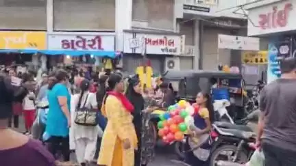 વલસાડ: શાક માર્કેટમાં વિવાદમાં માજી પાલિકા પ્રમુખે  વિસ્તારોમાં શાકભાજીના વેપારીઓનો વિડીયો બનાવી રોષ ઠાલવ્યો #Jansamasya
