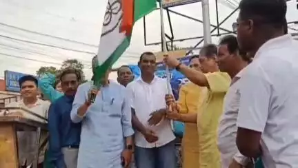 বারাবনী: আসানসোলে বিজেপি নেতা রাম বাউরি তৃণমূল যোগ মন্ত্রীর হাত ধরে