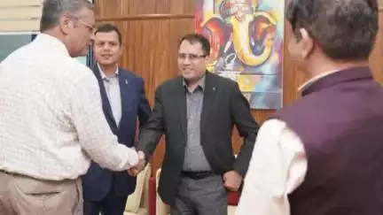बैरसिया: एम्स भोपाल में नेपाल दूतावास के प्रतिनिधिमंडल का दौरा, भारत-नेपाल शैक्षणिक सहयोग पर हुई चर्चा