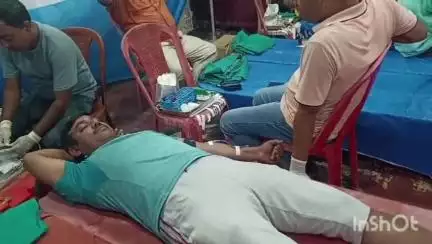 চুঁচুড়া-মগরা: চুঁচুড়ায় যুব সংঘের রক্তদান শিবিরের উপস্থিত দুই বিধায়ক