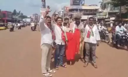 సంగారెడ్డి: తీన్మార్ మల్లన్న ఆఫీస్ పై దాడిని నిరసిస్తూ కవిత దిష్టిబొమ్మ దగ్ధం