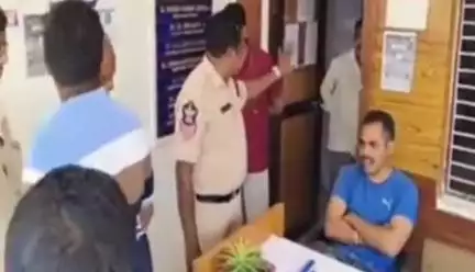 భీమవరం: వీరవాసరం పోలీస్ స్టేషన్‌లోనే ఘర్షణ, ఎస్ఐ ఎదుటే పరస్పర దాడికి దిగిన ఇద్దరు వ్యక్తులు