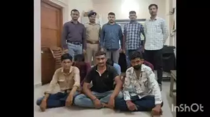 ઓખામંડળ: ખંભાળિયાના રાવલપાડામાં ચાલતા જુગાર ના અખાડા પર પોલીસ ત્રાટકી 21,100 ના મુદ્દામાલ સાથે છ જુગારી ઝડપાયા
