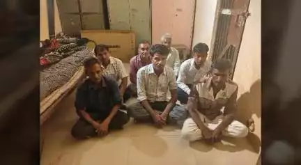વઢવાણ: સુરેન્દ્રનગર એલસીબી પોલીસે દાણાવાડા ગામેથી જુગાર રમતા સાત શખ્સોને રૂ. 1.30,700ના મુદ્દામાલ સાથે ઝડપી પાડ્યા