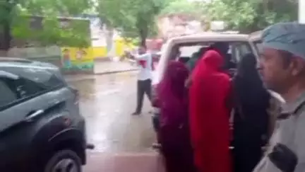 गोला: बड़हलगंज इलाके के रेंगई बैरिया खास राजी बैरिया टोले में आकाशीय बिजली गिरने से किसान की हुई मौत