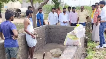 ఆలూరు: ఆలూరు తాలుకా ప్రభుత్వ ఉన్నత పాఠశాలకు వాల్ ఏర్పాటు చేయాలని, నియోజకవర్గ టిడిపి ఇన్చార్జ్ వీరభద్రకు విన్నవించిన గ్రామస్తులు